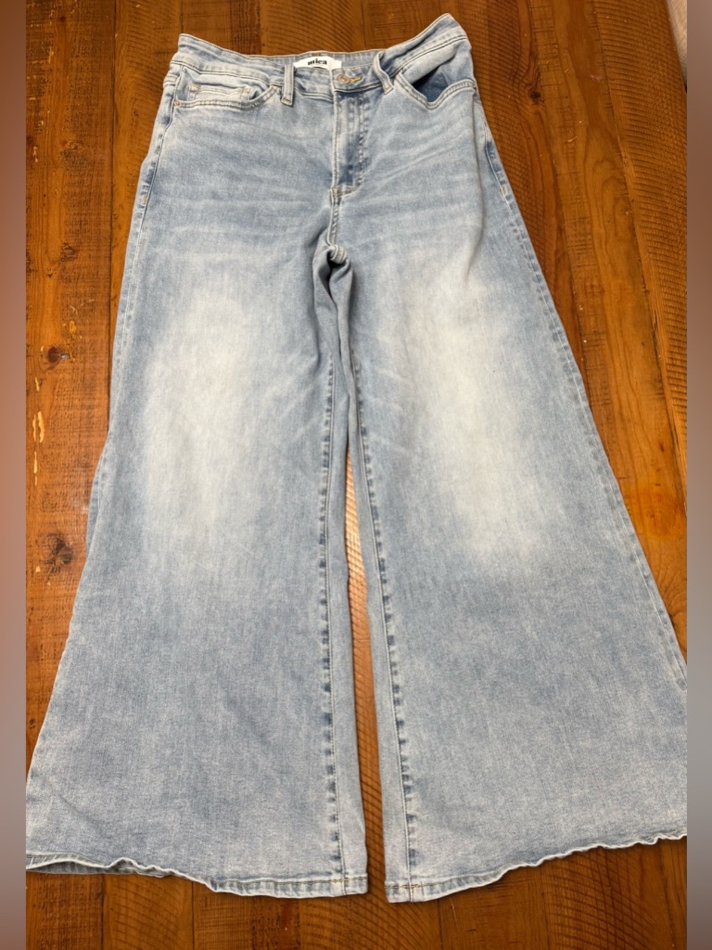 High-Rise Wide Leg Jeans in Light Blue Wash